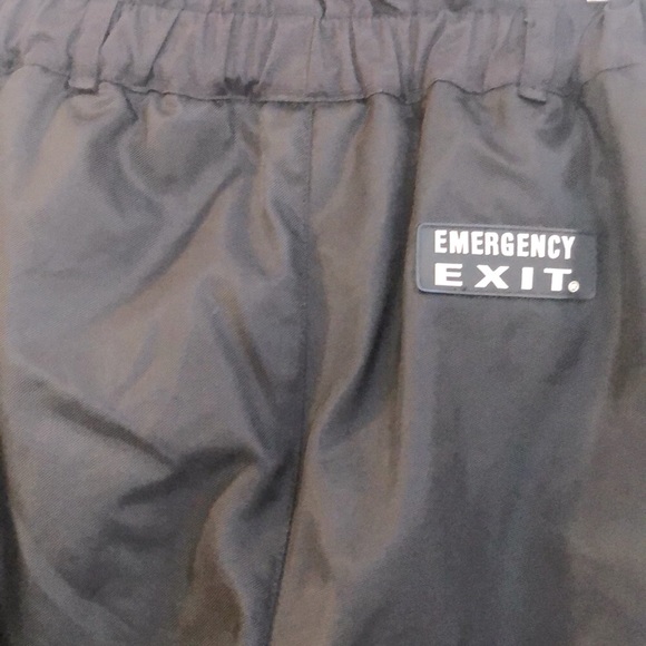 EMERGENCY EXIT BLACK SKI SNOWBOARD PANTS SIZE 10 TO 12 UNISEX - Picture 1 of 11